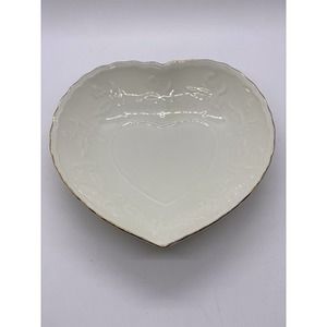 Masa Fine Porcelain Heart Shaped Candy/Trinket Dish